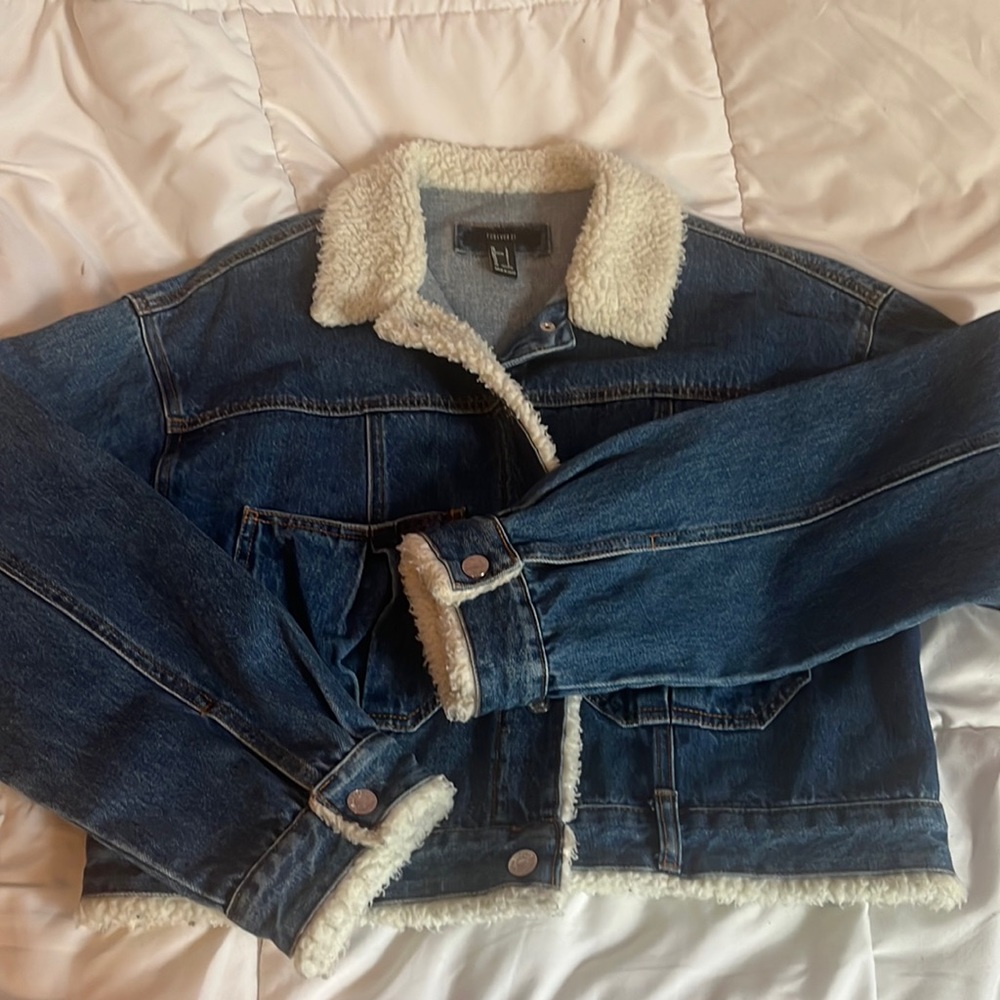 Large forever 21 jean jacket with fake fur detailing!